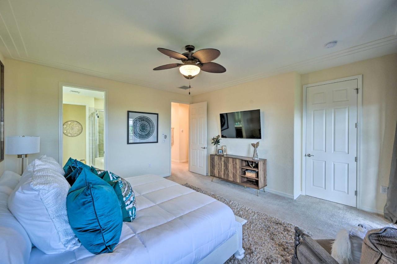 Holiday home Alluring Retreat With Amenities!