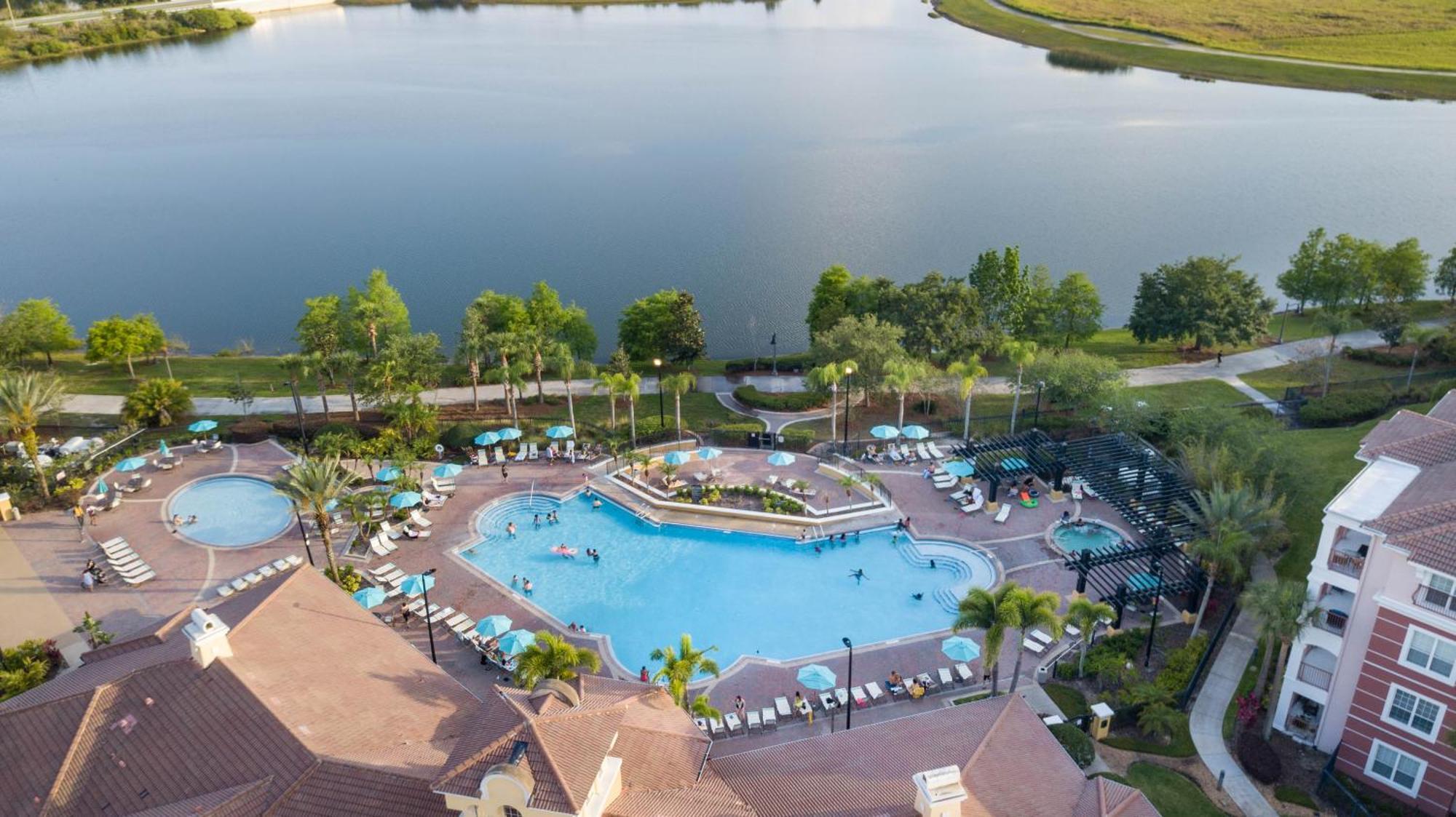 Apartment Parks- International Dr - Luxury Condominium- Fully Equipped - 3bed & 2 Bath- Orlando