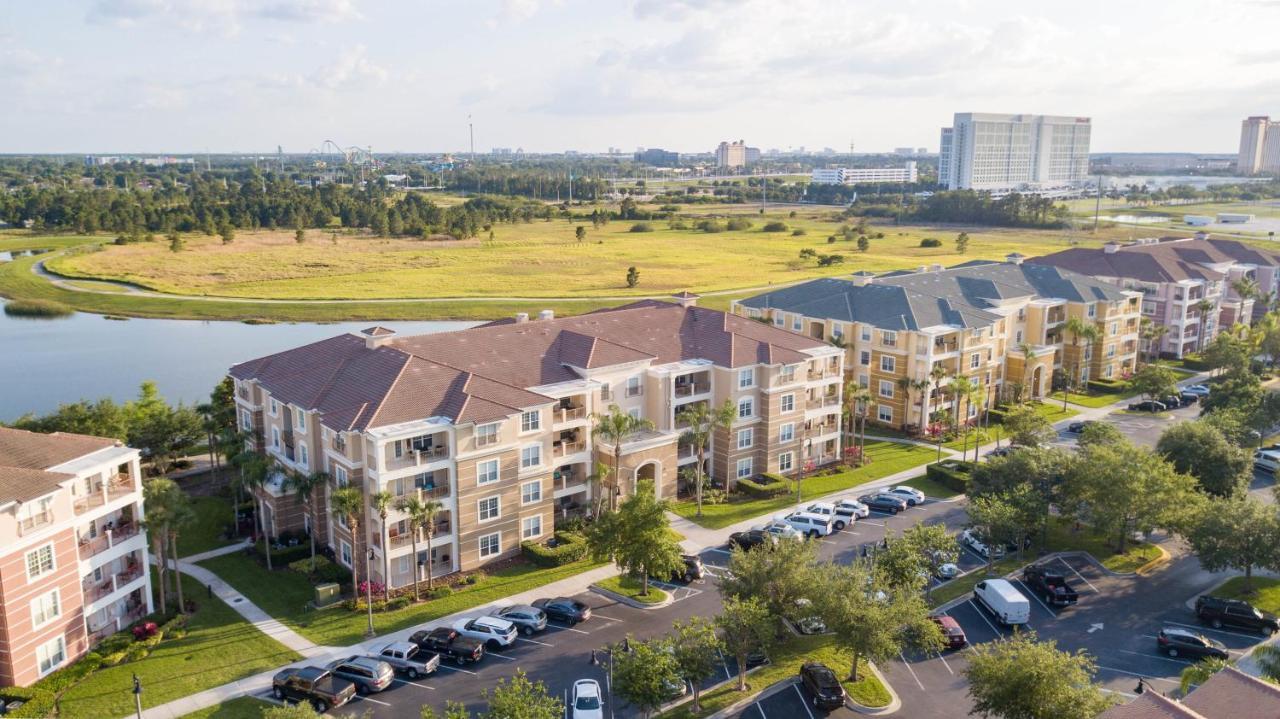 Apartment Parks- International Dr - Luxury Condominium- Fully Equipped - 3bed & 2 Bath- Orlando