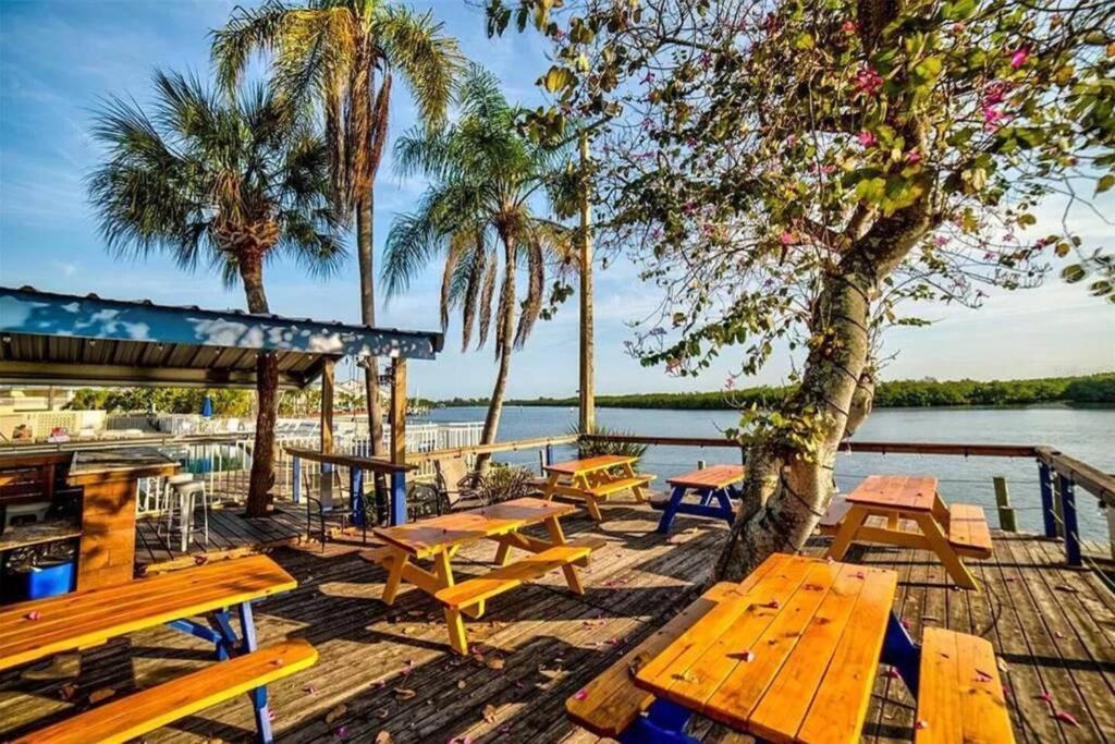Apartment Bay View, Studio206, Steps Away! Pool+wifi *