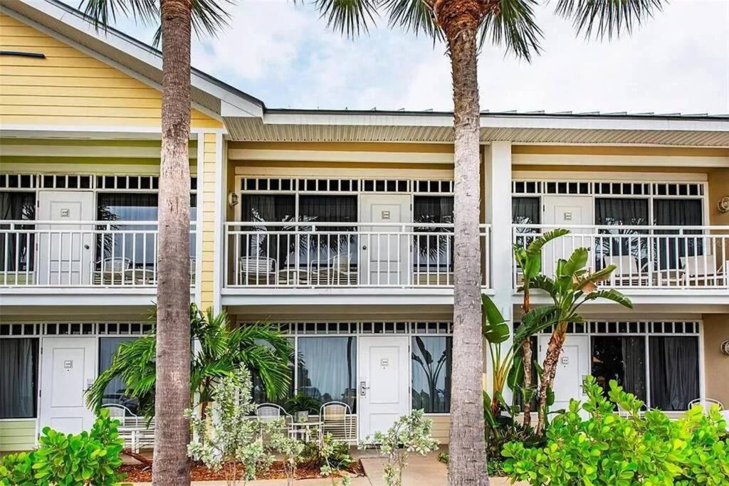 Bay View, Studio206, Steps Away! Pool+wifi Apartment Ruskin