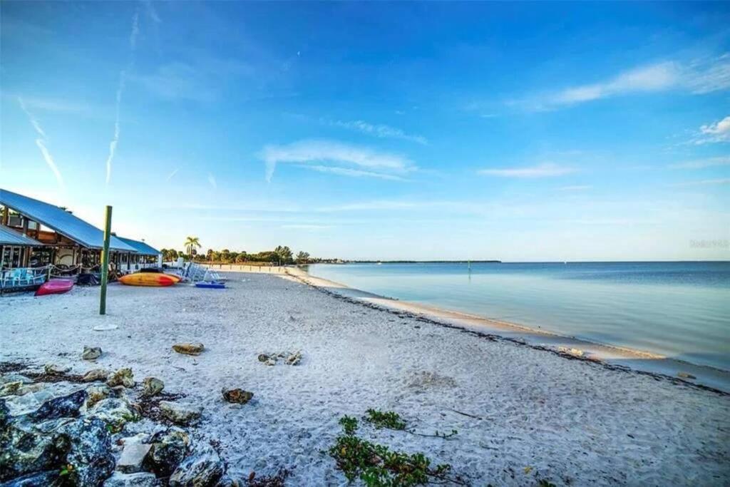 Bay View, Studio206, Steps Away! Pool+wifi *
