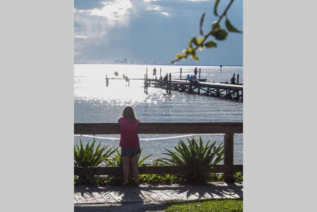 Bay View, Studio206, Steps Away! Pool+wifi Ruskin