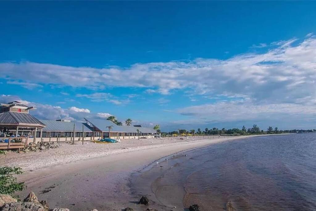 Bay View, Studio206, Steps Away! Pool+wifi *