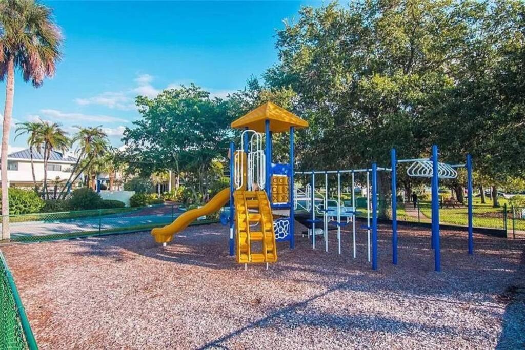 Bay View, Studio206, Steps Away! Pool+wifi Apartment