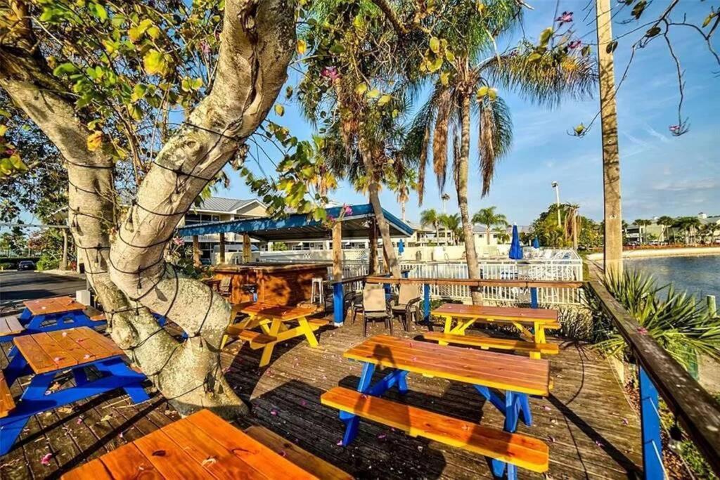 Bay View, Studio206, Steps Away! Pool+wifi *
