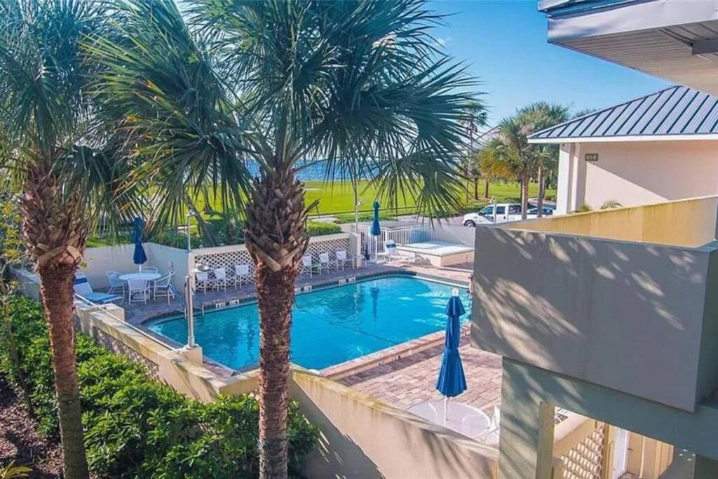 Bay View, Studio206, Steps Away! Pool+wifi Apartment