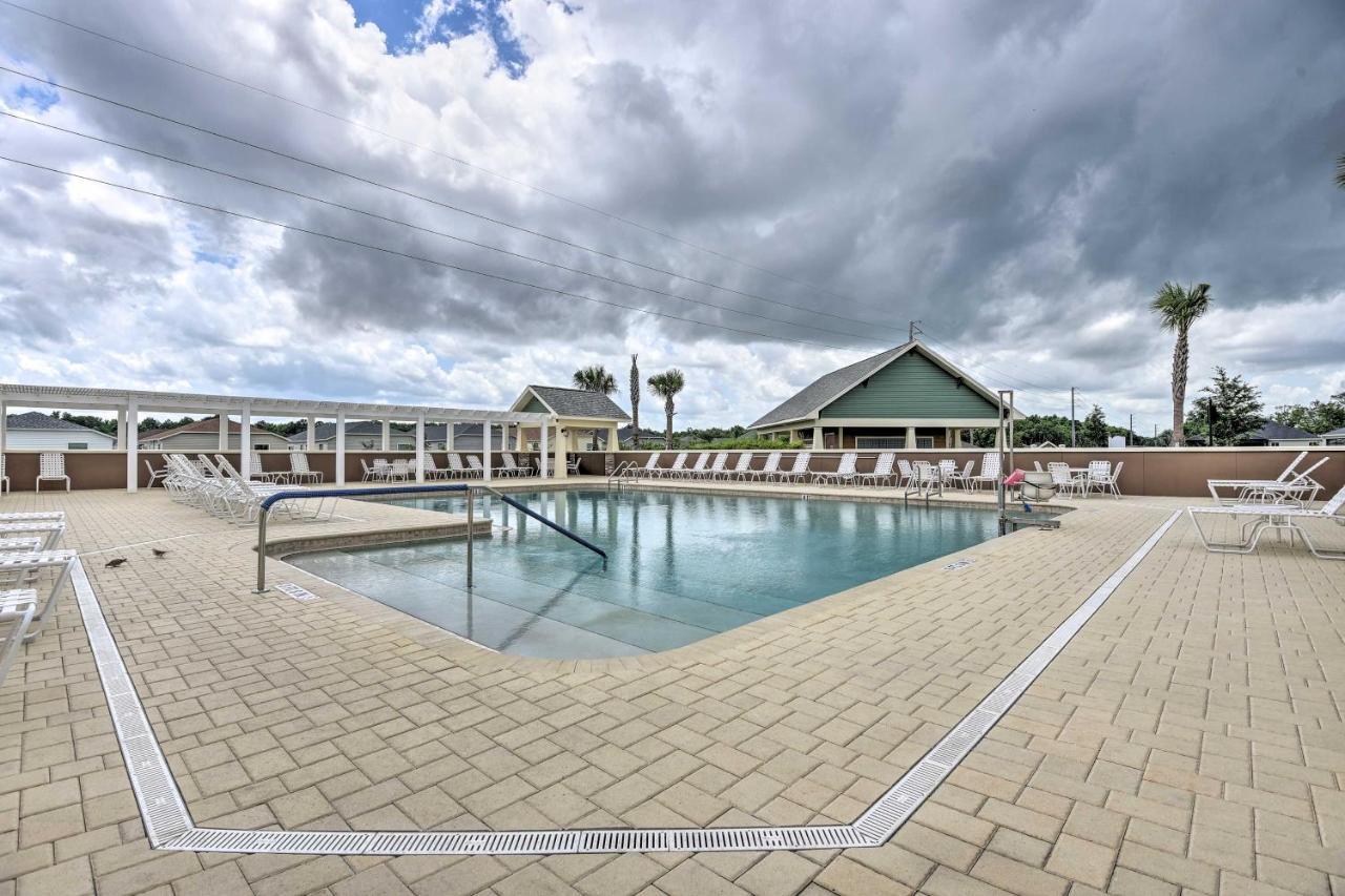 Quiet In With Pool Access! Holiday home *