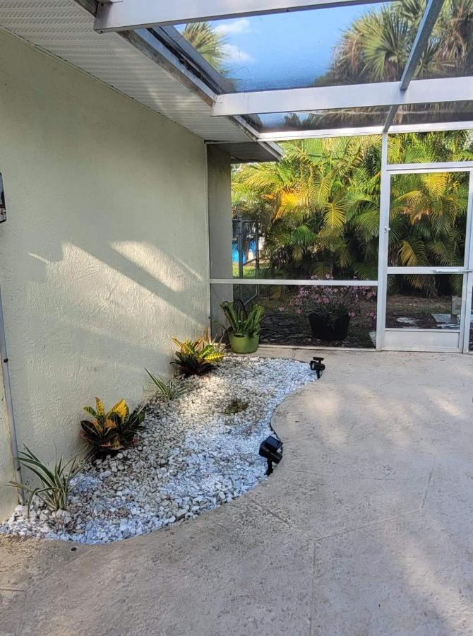 Full Bungalow With Swimming Pool Holiday home Fort Pierce