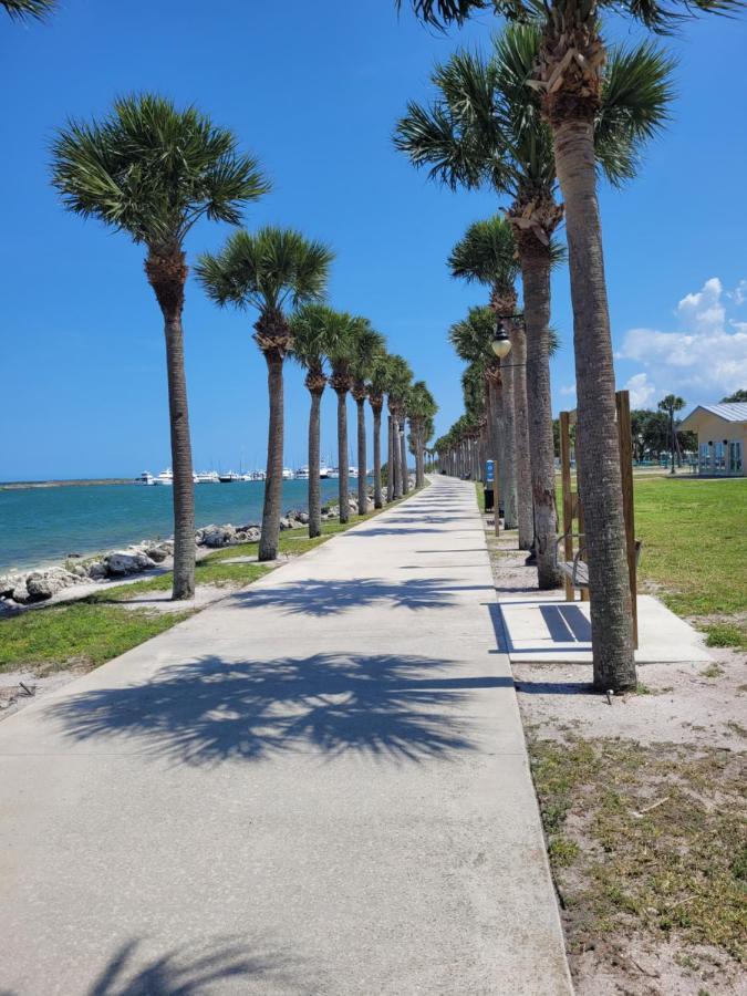 Full Bungalow With Swimming Pool Holiday home Fort Pierce