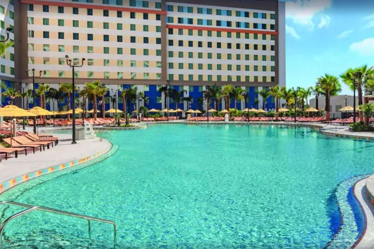 Universal's Endless Summer - Dockside And 3*