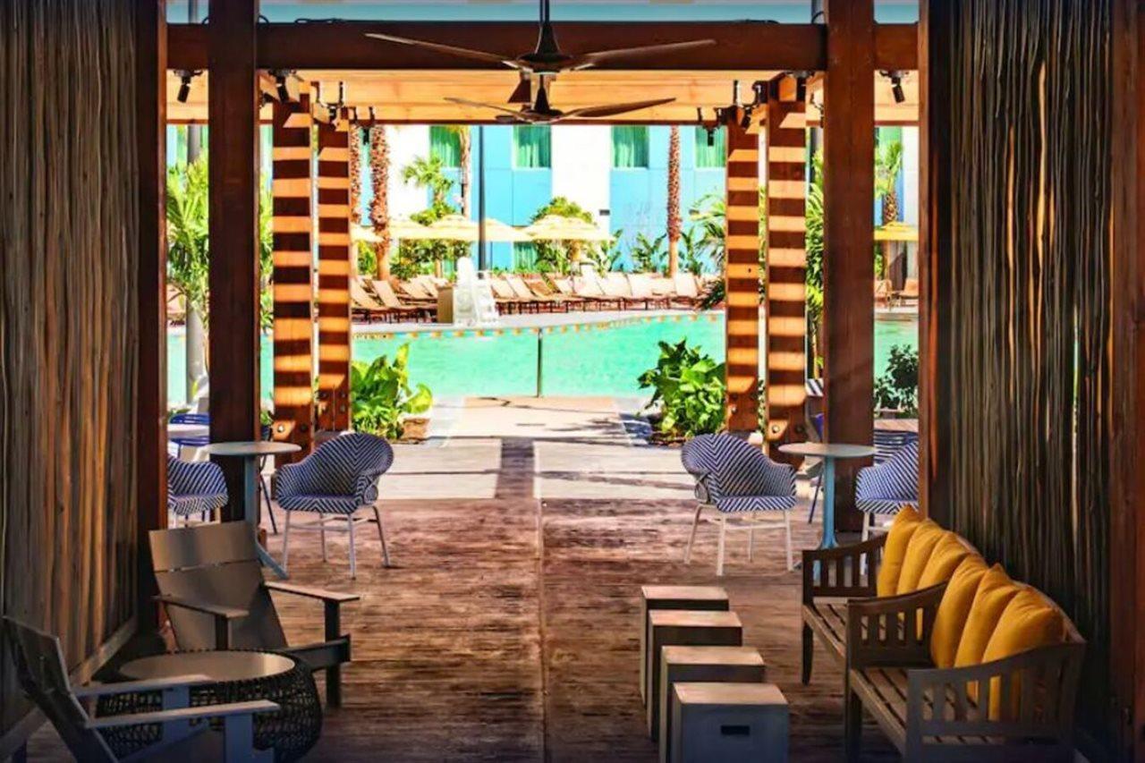 Resort Universal's Endless Summer - Dockside And