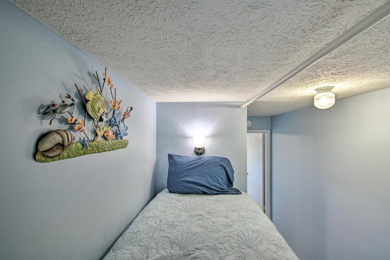 Apartment Pcb With Private Balcony And 3 Pools!