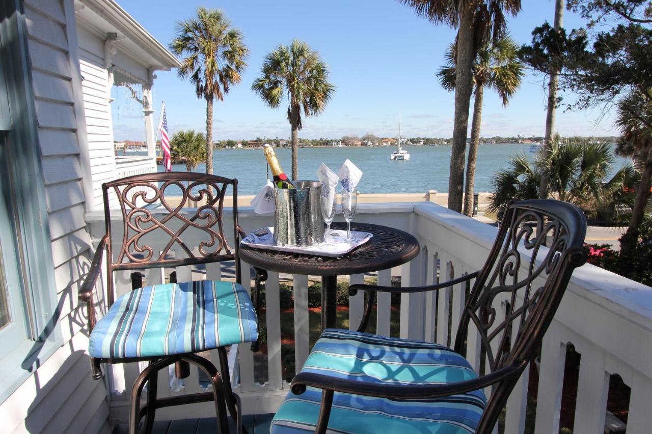 Bayfront Westcott House Bed & Breakfast