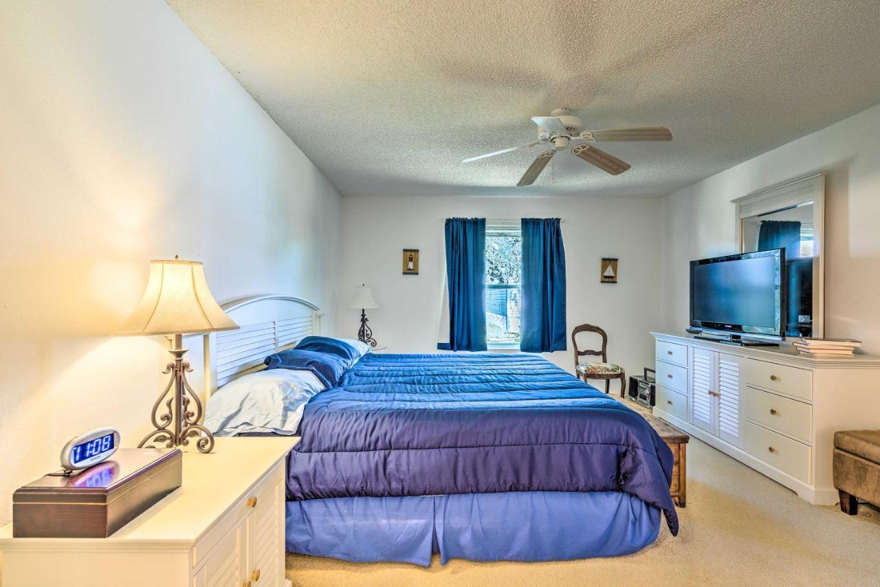 Sunny In With Lanai And Pool Access! Holiday home