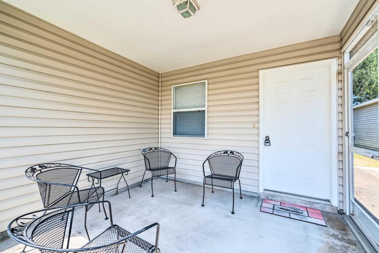 Sunny In With Lanai And Pool Access! Holiday home