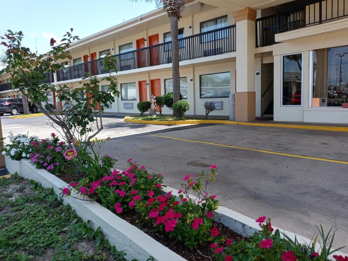 Hole The - Walton - Sunset Plaza - Nearby Beaches & Hurlburt Motel Fort Walton Beach