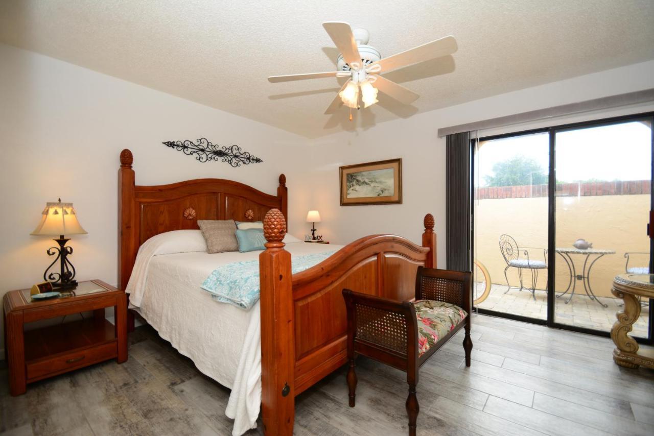 Salt Life Cozy Canal Front Pool W Boat Dock Holiday home Palm Coast