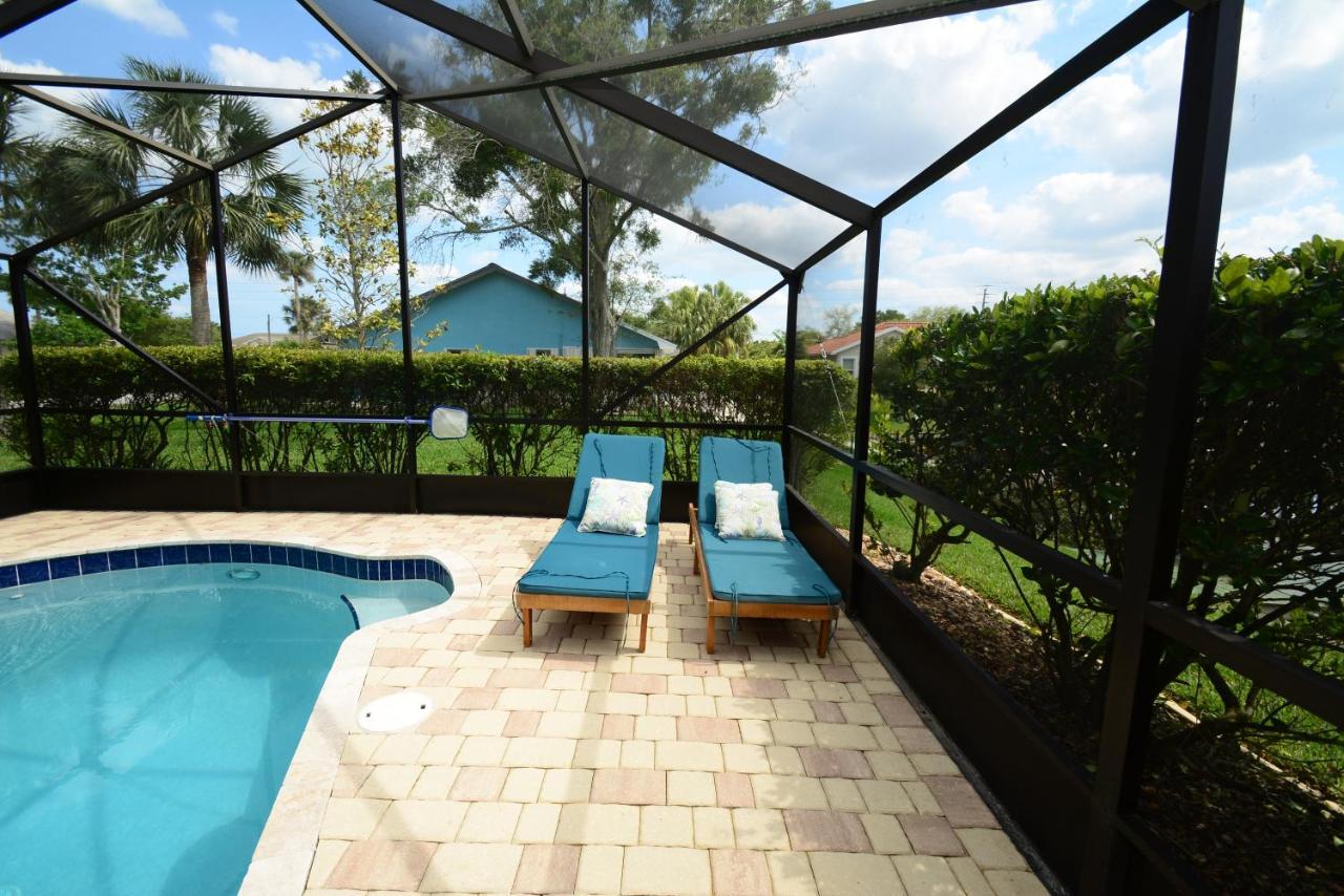 Salt Life Cozy Canal Front Pool W Boat Dock Holiday home