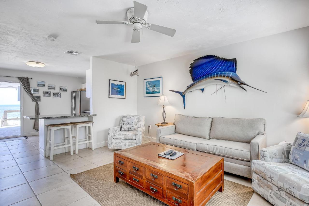 Beachfront Ocean Duplex Holiday home Layton