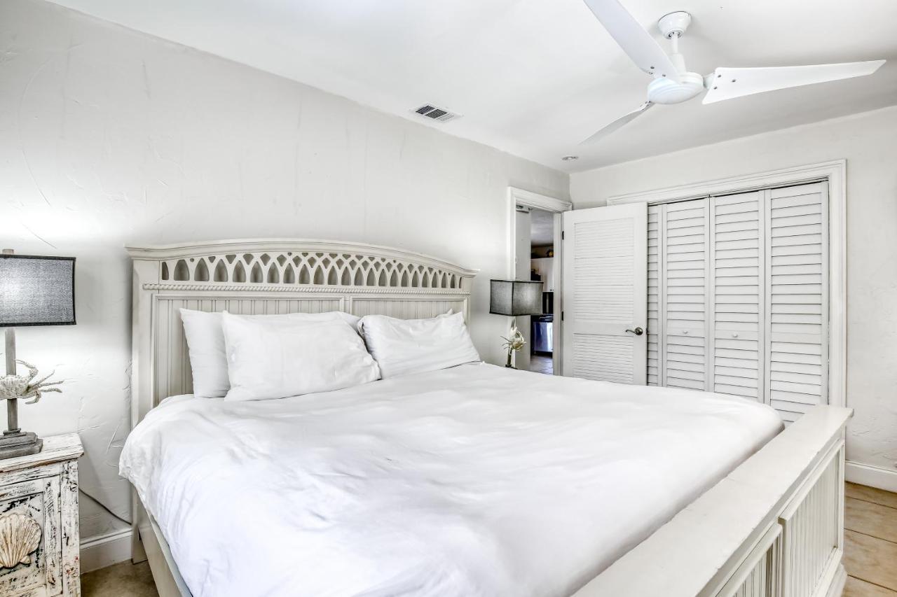 Beachfront Ocean Duplex Holiday home Layton