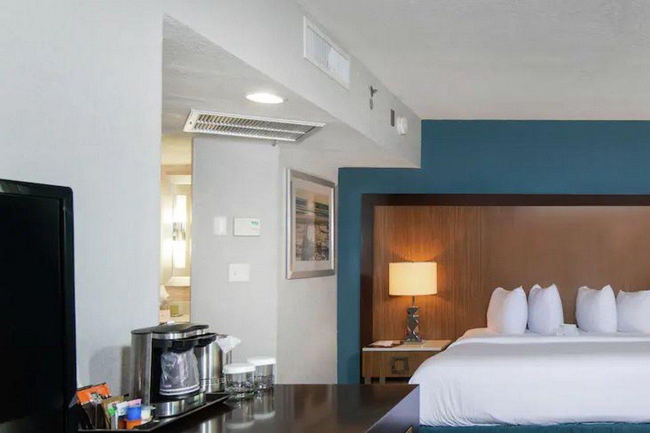 Doubletree By Hilton Airport 4*