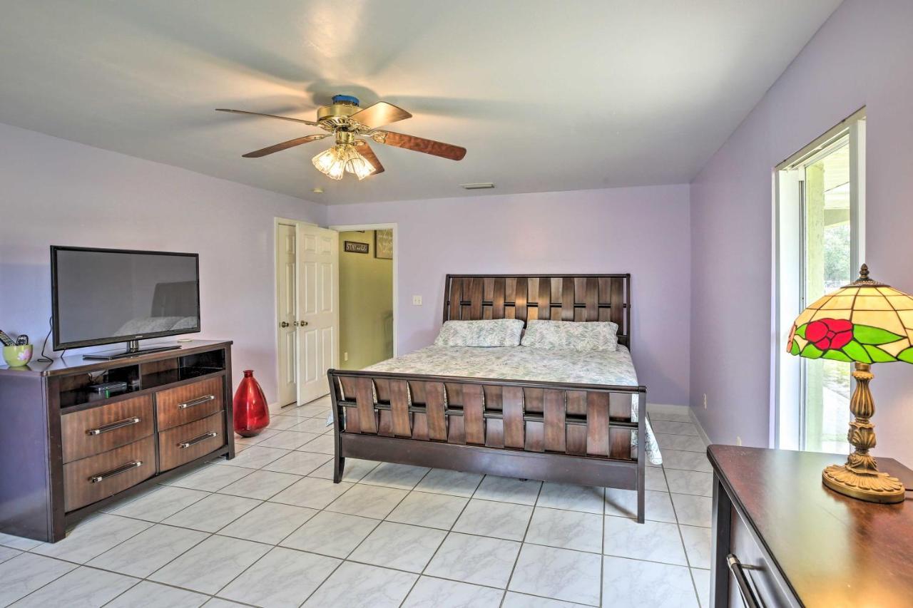 Okeechobee Fishing Retreat With Fire Pit! Holiday home Clewiston