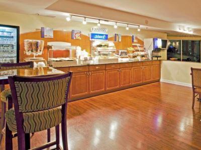 Express & West By Ihg 2*