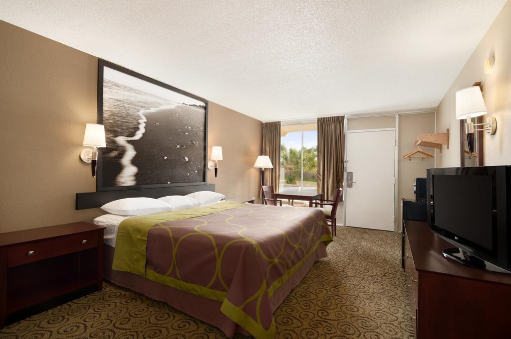 Super 8 By Wyndham Ormond 2*