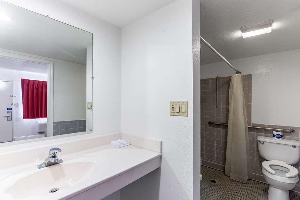 Motel 6 - West
