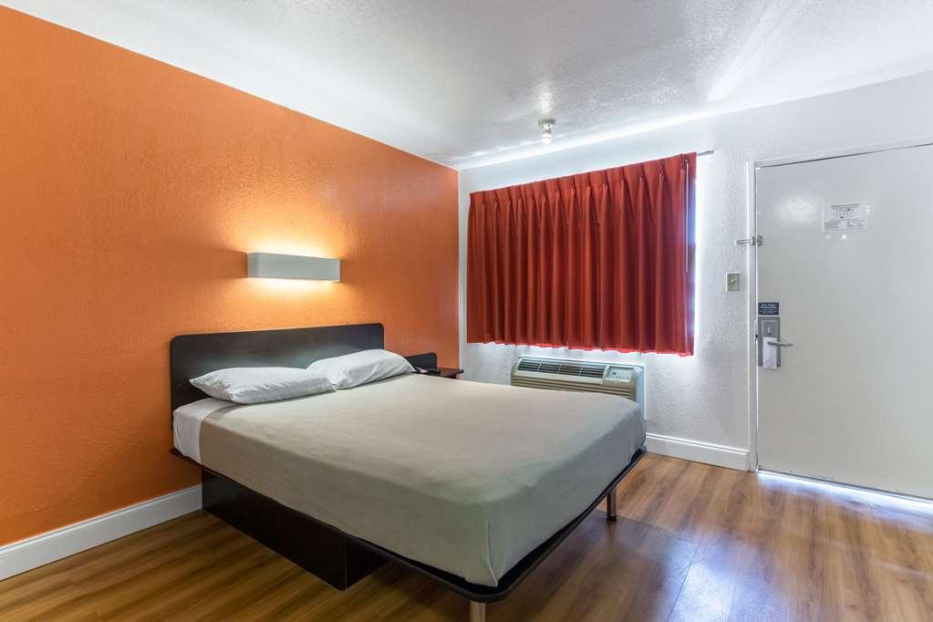 Motel 6 - West Pensacola