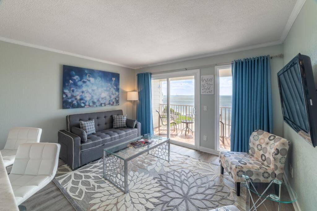 Apartment 421-fully Renovated, Wifi, Pool, Amazing Views, Near Bucs Stadium *