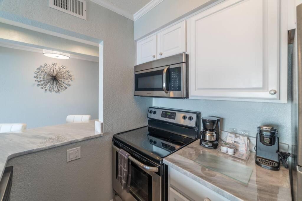 Apartment 421-fully Renovated, Wifi, Pool, Amazing Views, Near Bucs Stadium *