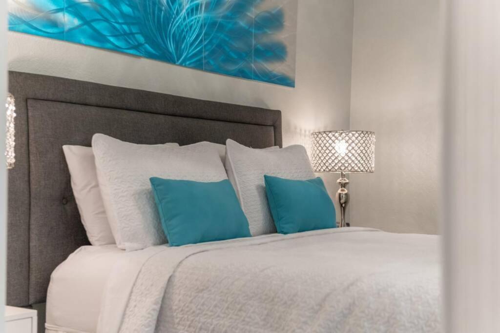 Apartment 421-fully Renovated, Wifi, Pool, Amazing Views, Near Bucs Stadium Tampa