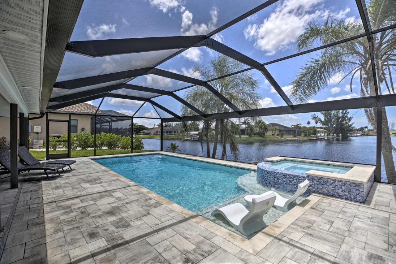 Holiday home Canalfront With Private Pool!