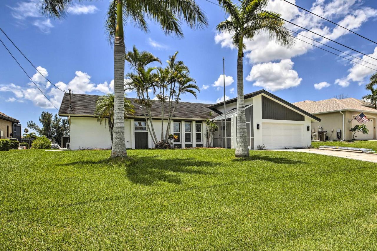 Canalfront With Private Pool! * Cape Coral