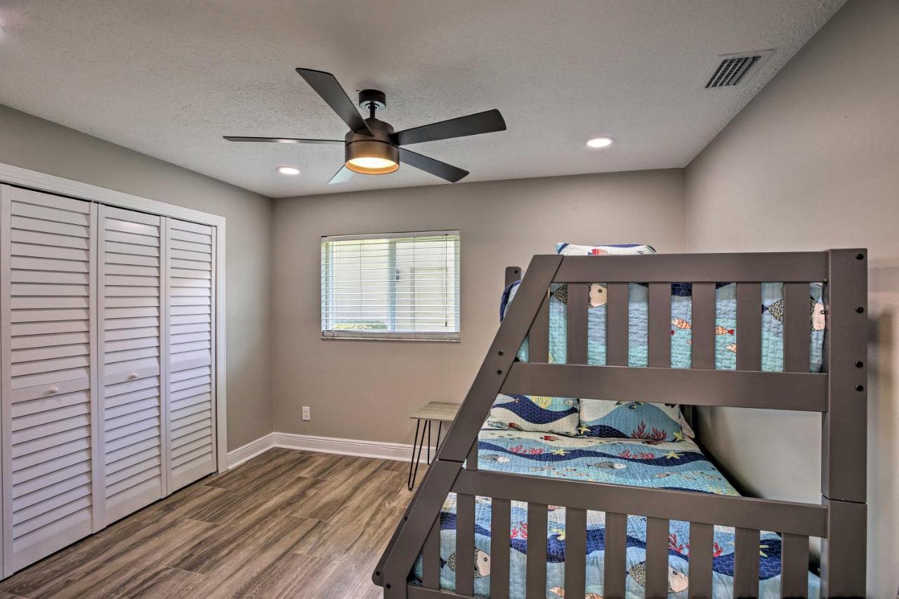 Canalfront With Private Pool! Holiday home Cape Coral