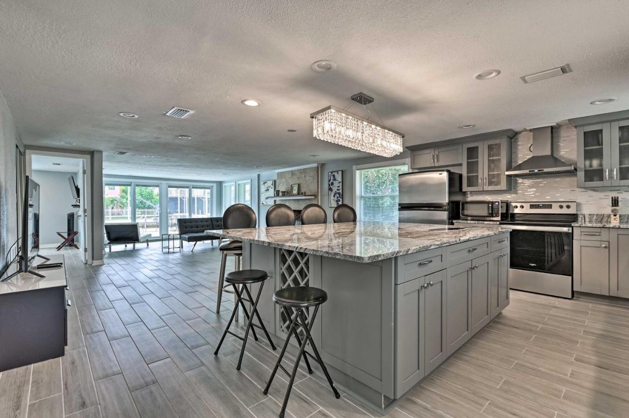 Holiday home Renovated Oasis With Lanai And Grill! *