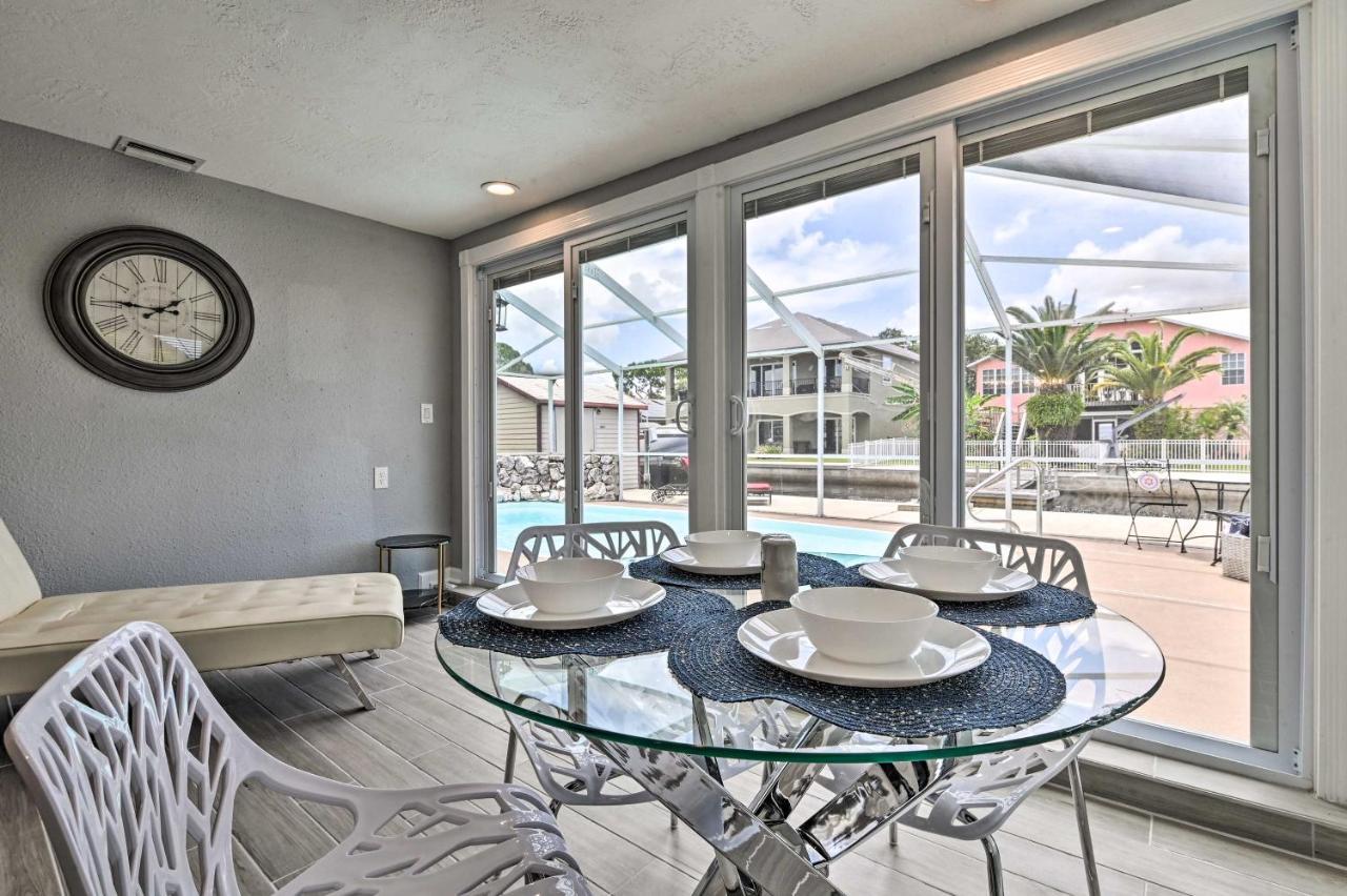 Holiday home Renovated Oasis With Lanai And Grill!