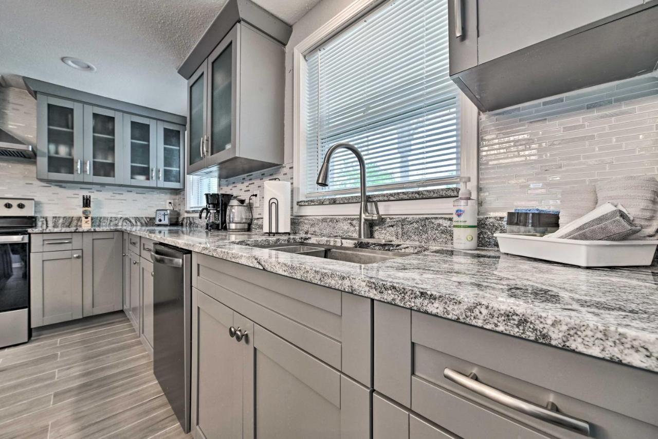 Renovated Oasis With Lanai And Grill!
