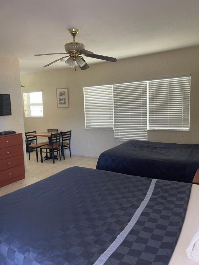 Golden Oceanfront Motel 3*
