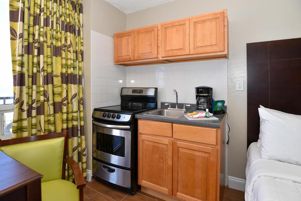 Cove Oceanfront Motel 3*