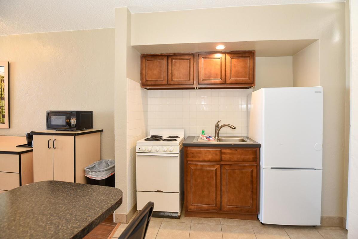 Cove Oceanfront Motel 3*