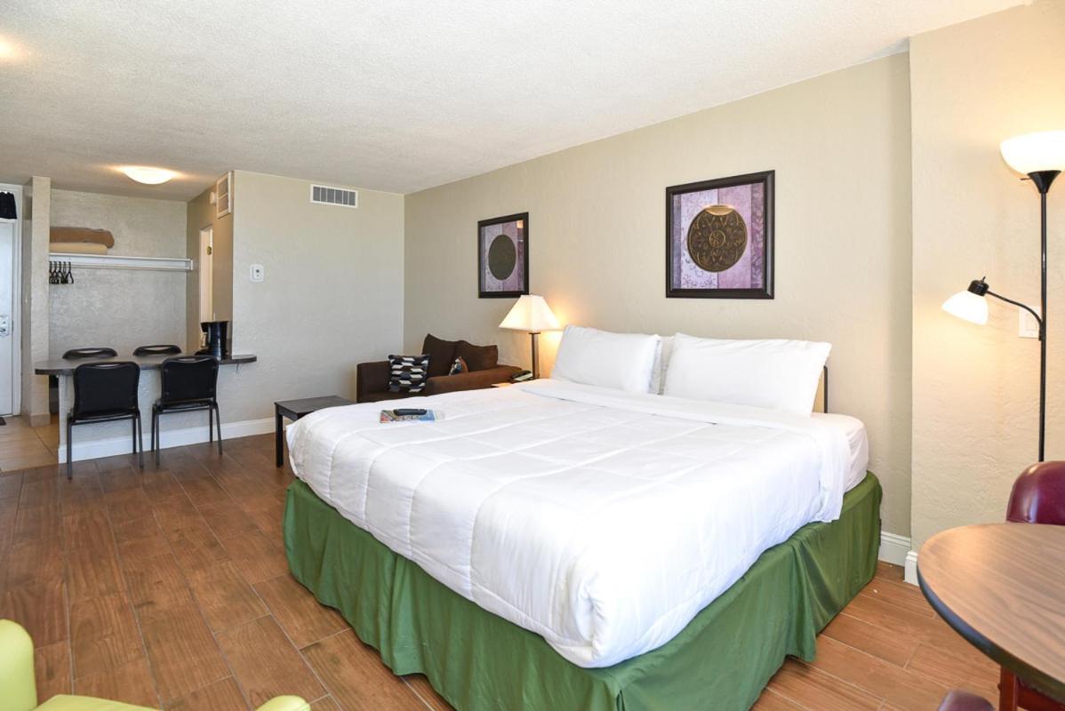 Cove Oceanfront Motel 3*