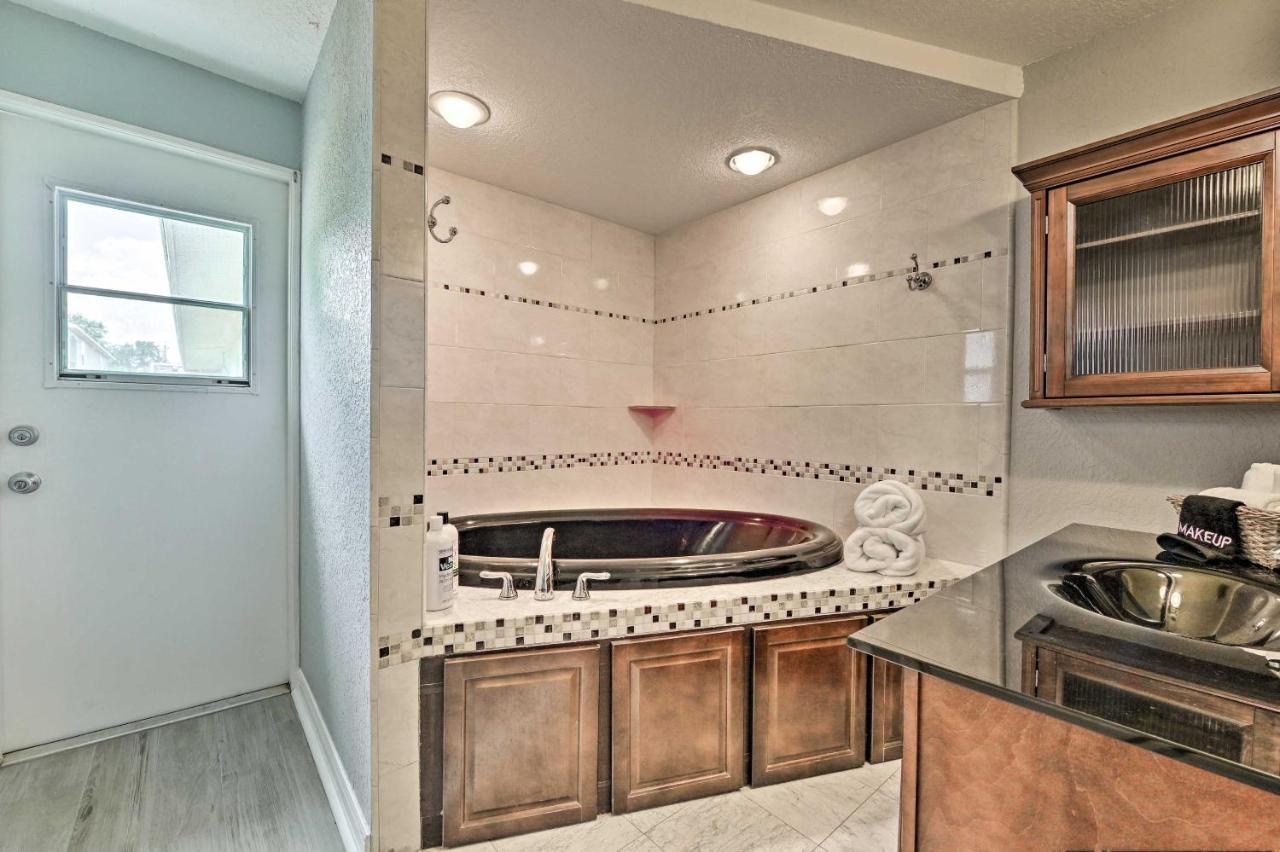 Holiday home Renovated Oasis With Lanai And Grill! Port Richey