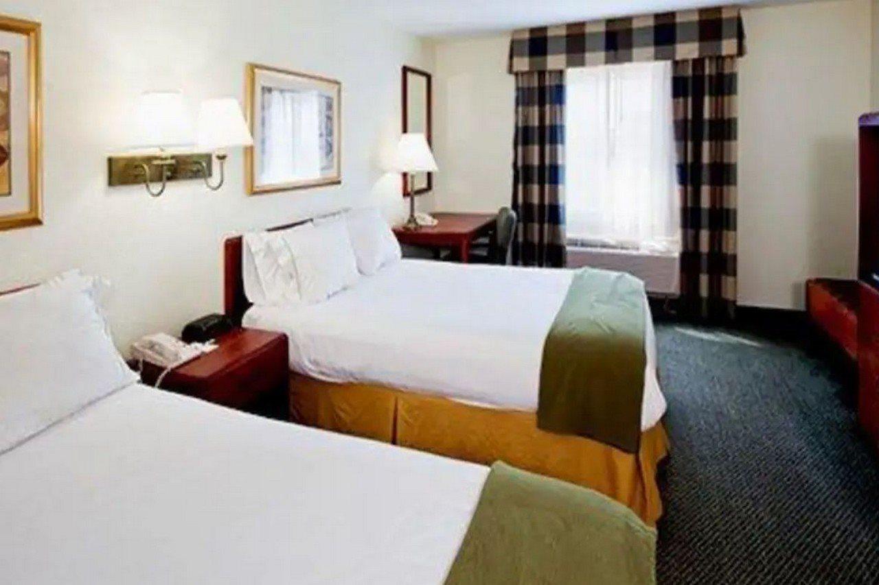 Lodge Econo Wesley Chapel