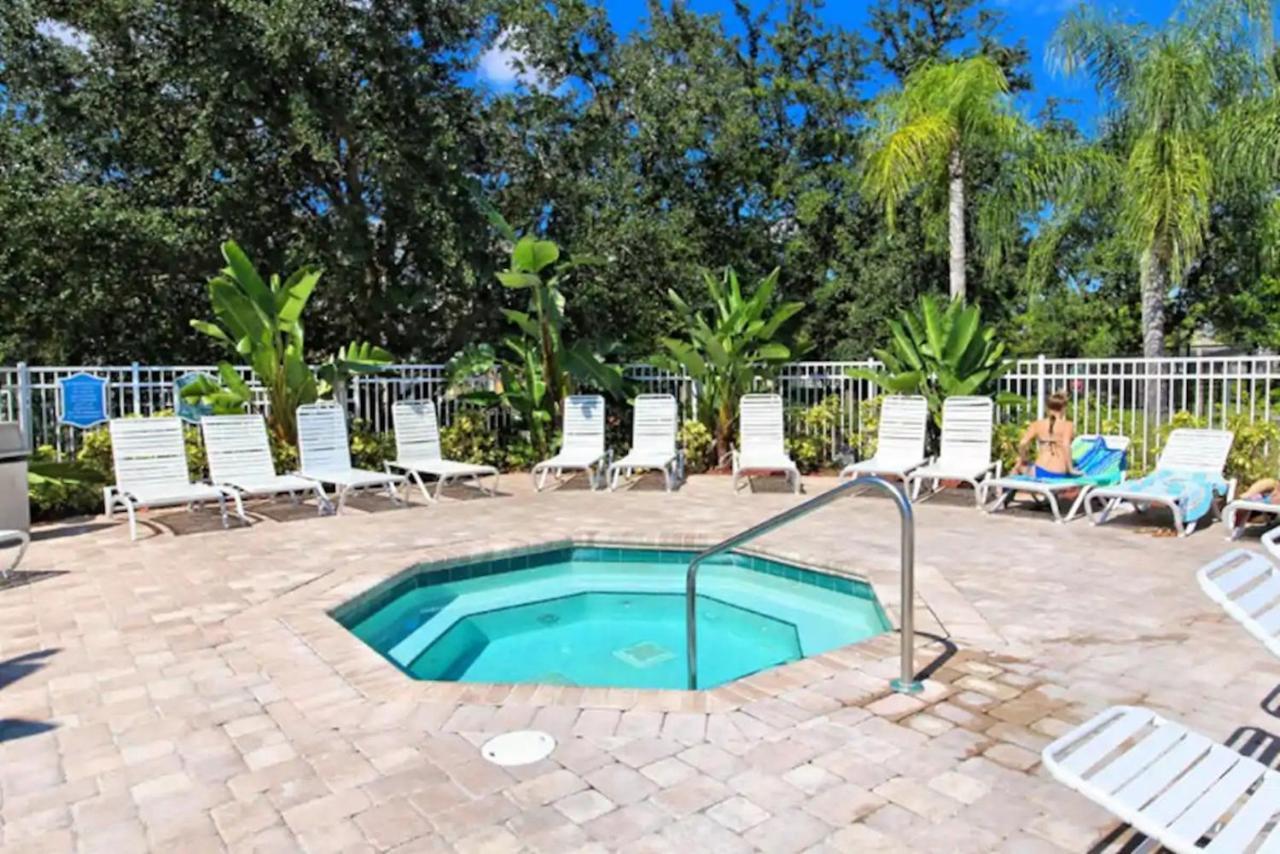 Apartment 3 Bedroom Style Condo, 3 Miles To Disney! *