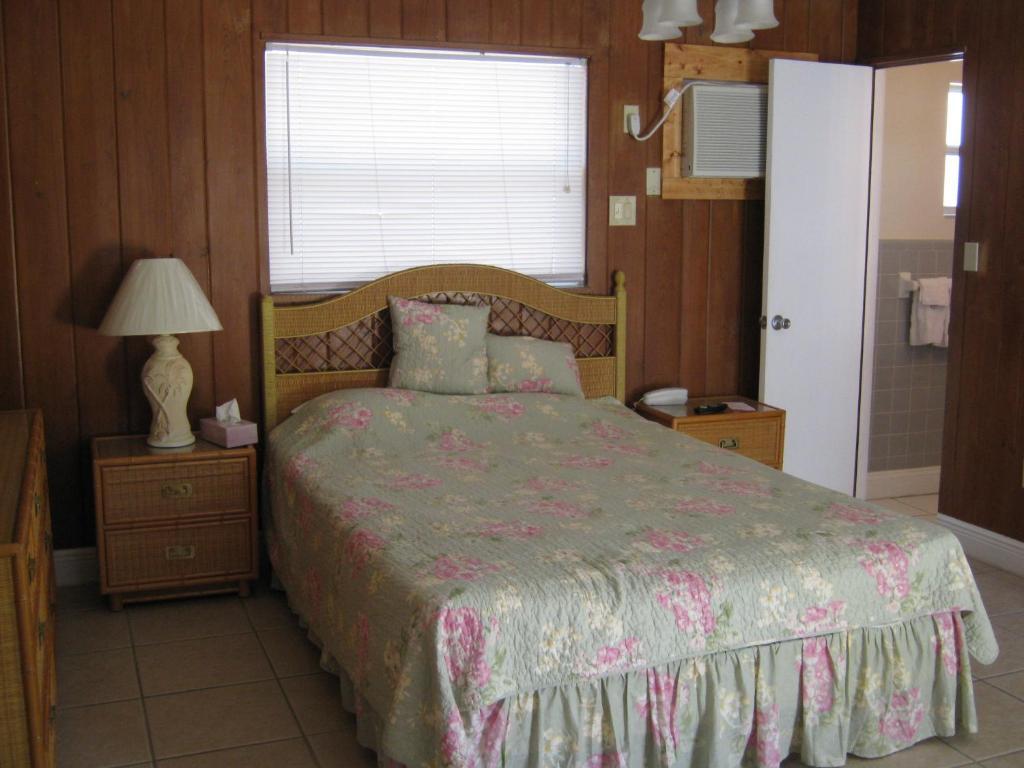 Motel The Court And