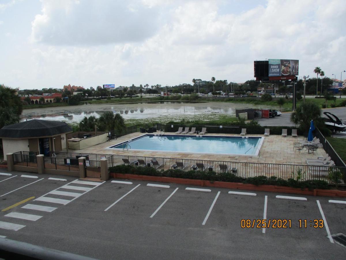 Quality Inn & Suites Kissimmee By The Lake 3*