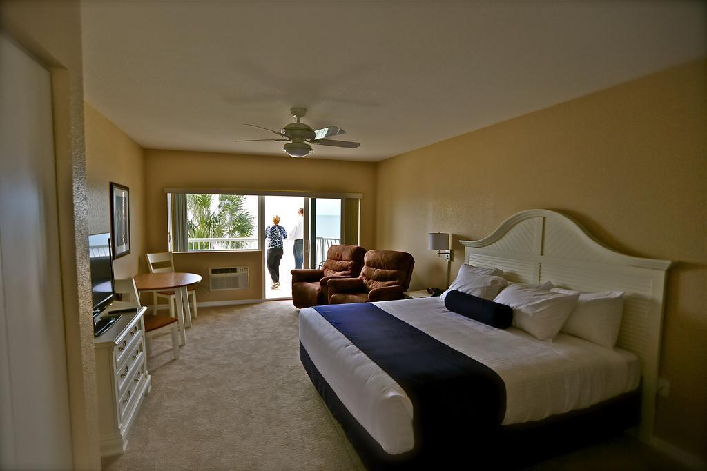 Shoreline Island - Exclusively Adult 3*